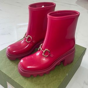 Woman’s Gucci boots